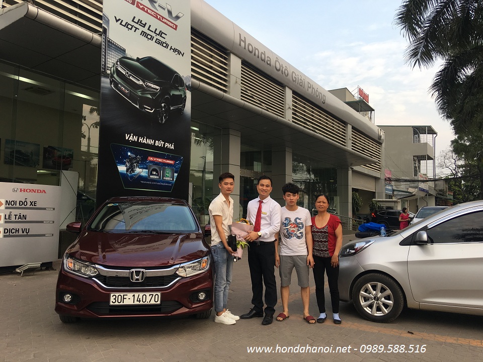 Khách Hàng mua Xe Tại Đại Lý Honda Giải Phóng