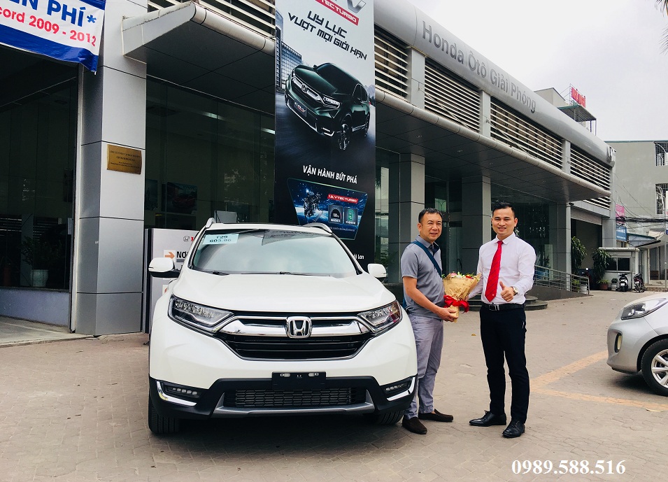 giao-xe-cho-khach-hang-mua-honda-crv-2018-tai-giai-phong